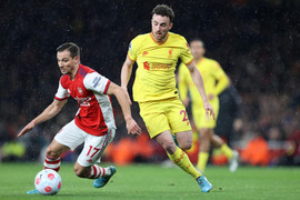 Kết quả Ngoại Hạng Anh: Đánh bại Arsenal, Liverpool đuổi sát Man City