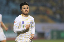 Quang Hải ghi bàn tinh quái, đối thủ hết trận mới nhận ra