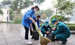 Hà Nội tất bật chỉnh trang đường phố trước giờ mở lại phố đi bộ Hồ Gươm