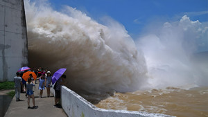 Đà Giang san sẻ gánh nặng với 'sông Mẹ'