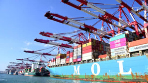 Xung đột Nga - Ukraine thu hẹp 'công xưởng châu Á'?