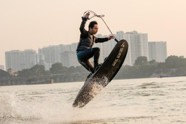 Video: Chi hơn 150 triệu đồng chơi lướt ván phản lực