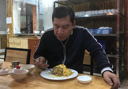 Cuộc sống xa vợ con, thui thủi một mình sau những đêm diễn của NSƯT Quang Thắng