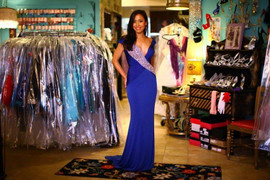 Các cô gái đi thi hoa hậu phải chịu tốn kém cỡ nào?