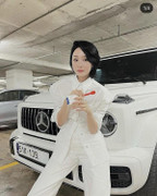 Hiền Hồ sở hữu xe chục tỷ, dát đầy hàng hiệu sau 5 năm đi hát