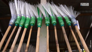 Video: Sản xuất chổi từ vỏ chai nhựa ở Thái Lan