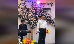 Ban nhạc đánh hụt hơi vì khách hát quá nhanh