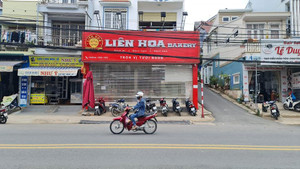 VĐV điền kinh và du khách nhập viện sau khi ăn bánh mì Liên Hoa