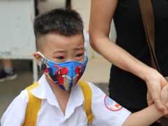 'Sắp hết năm học, con chưa một lần được đến trường'