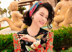 Vẻ kiều diễm của MC Thanh Mai ở tuổi 48