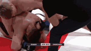 Video: Bị 'ăn' 94 cú đấm từ đối thủ, võ sĩ vẫn không chịu thua