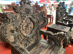 Ảnh: Cận cảnh bàn ghế Rồng đỉnh tứ linh tiền tỷ, gây sốc người xem