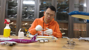 Video: Bộ sưu tập gần 800 máy bay mô hình của chàng trai Hà Nội