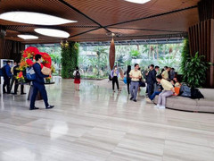 Khách đổ xô đi du lịch cuối tuần, các khu nghỉ gần Hà Nội kín chỗ