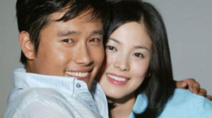 Tình cũ của Song Hye Kyo bị em gái tố vô ơn