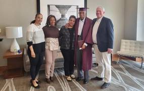 Cụ ông 101 tuổi nhận bằng tốt nghiệp cấp 3