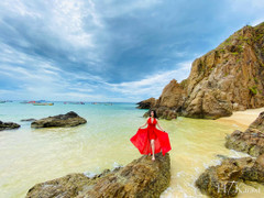 Bãi biển nổi tiếng Quy Nhơn đẹp đến nao lòng với muôn góc sống ảo rực rỡ