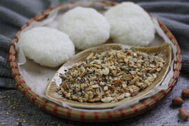 Cơm nắm muối vừng: Món ăn của một thời thiếu thốn, giờ là quà quê nơi thành phố