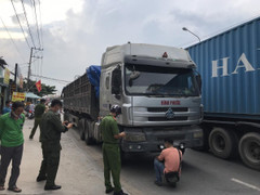 Va chạm xe đầu kéo, hai vợ chồng thiệt mạng thương tâm