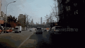 Video: Khí metan tích tụ phát nổ, đẩy nắp cống bay cao hơn 20m 