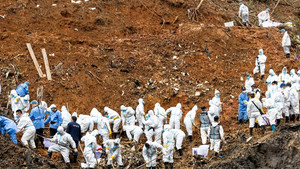 Trung Quốc cam kết công bố báo cáo điều tra vụ máy bay rơi trong 30 ngày