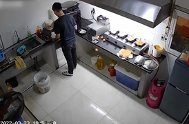 Trai vụng thần người vì liên tục làm vỡ trứng