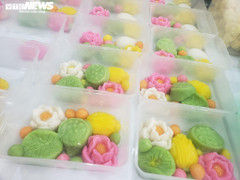 Tết Hàn thực 2022: Bánh trôi hoa sen đẹp mắt, khách tấp nập đặt mua