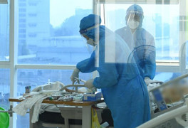 Đã đến lúc sống chung an toàn với COVID-19?