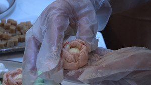 Video: Cách làm bánh trôi ngũ sắc hình hoa sen, nhìn là thèm