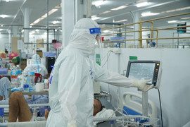 TP.HCM duyệt chi tiền khen thưởng 40.000 người hỗ trợ chống dịch COVID-19