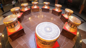 Video: Cận cảnh quy trình đúc trống đồng cung tiến đền thờ Vua Hùng tại Cần Thơ