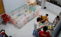 Bố ngã ngửa vì con nhỏ 'chơi khăm'