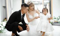 Con gái Mạc Văn Khoa đi chụp ảnh cưới cùng bố mẹ