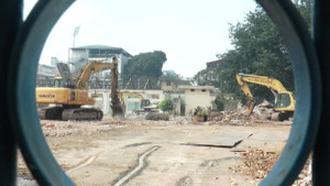 Video: Cận cảnh toà nhà Pháp cổ 4 mặt tiền ở Hà Nội đang bị phá dỡ