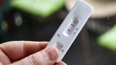 Những người cố tình tiếp xúc với virus nhưng không mắc COVID-19