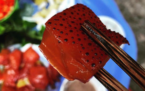 Món sứa đỏ được chế biến ra sao?