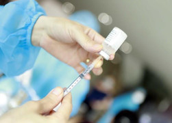 Hai ngày nữa gần 1 triệu liều vaccine COVID-19 cho trẻ 5-11 tuổi về Việt Nam