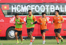 Bất đồng 'tiền lót tay' ở CLB TP.HCM