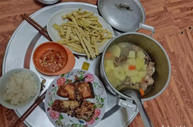 Bạn trai nhìn thấy mâm cơm người yêu vừa dọn lên liền nổi giận đòi chia tay 