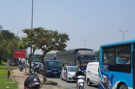 Ùn tắc kéo dài ở cửa ngõ Hà Nội trong ngày đầu nghỉ lễ Giỗ Tổ Hùng Vương