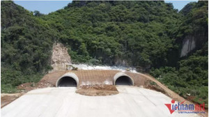 Thông hầm chui cao tốc Bắc - Nam, trăm công nhân không nghỉ lễ giỗ Tổ