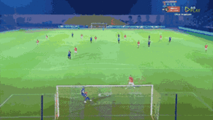 Video: Thủ môn 3 lần vô địch AFF Cup, lóng ngóng đá phản lưới nhà