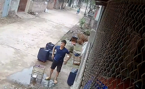 Vẻ mặt tái tê, chưng hửng của chàng trai khi để chim sổ lồng