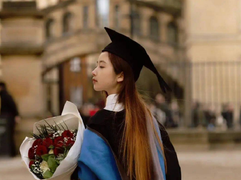 Khoe tốt nghiệp Đại học Oxford, nữ thạc sỹ xinh đẹp hứng bão chỉ trích 