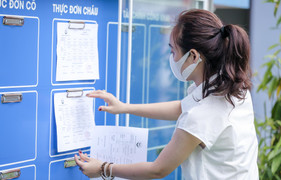 Ảnh: Khẩn trương dọn dẹp vệ sinh đón học sinh mầm non trở lại trường