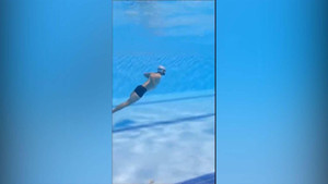 Video: Người đàn ông một chân lập 2 kỷ lục bơi lội thế giới