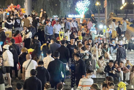 Điểm tham quan, bãi biển ở miền Trung - Tây Nguyên đặc kín du khách dịp giỗ Tổ