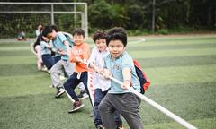 Cha mẹ đừng ngại làm những trò 'nhí nhố, hồn nhiên' cùng con
