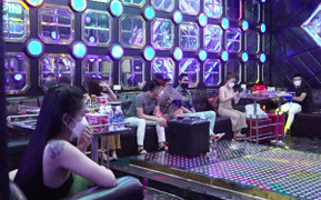 Bất ngờ kiểm tra khách sạn, phát hiện nhóm 'dân chơi' ma túy tàng trữ súng