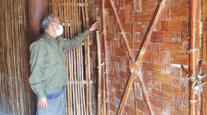 Ảnh: Nhà truyền thống tiền tỷ xuống cấp, dân không có nơi sinh hoạt cộng đồng